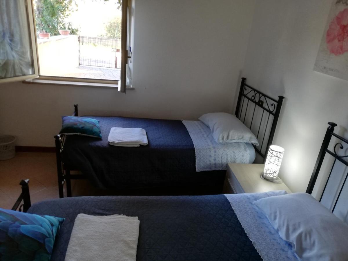 Da Angela - Camere Con Bagno Privato A Foligno Vicino Al Centro Exteriör bild